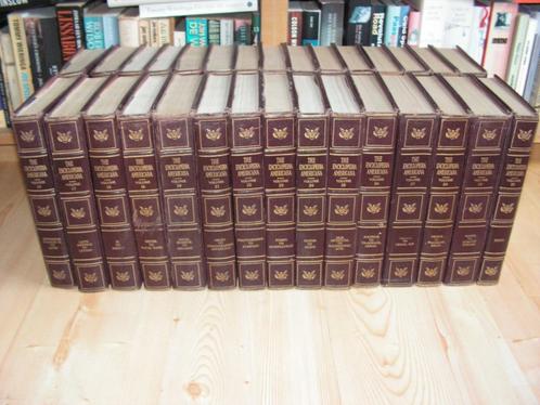 Ensemble complet de 30 volumes de L'Encyclopedia Americana d, Antiquités & Art, Antiquités | Livres & Manuscrits, Enlèvement