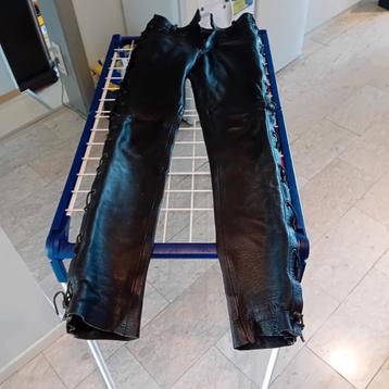 Lederen broek beschikbaar voor biedingen