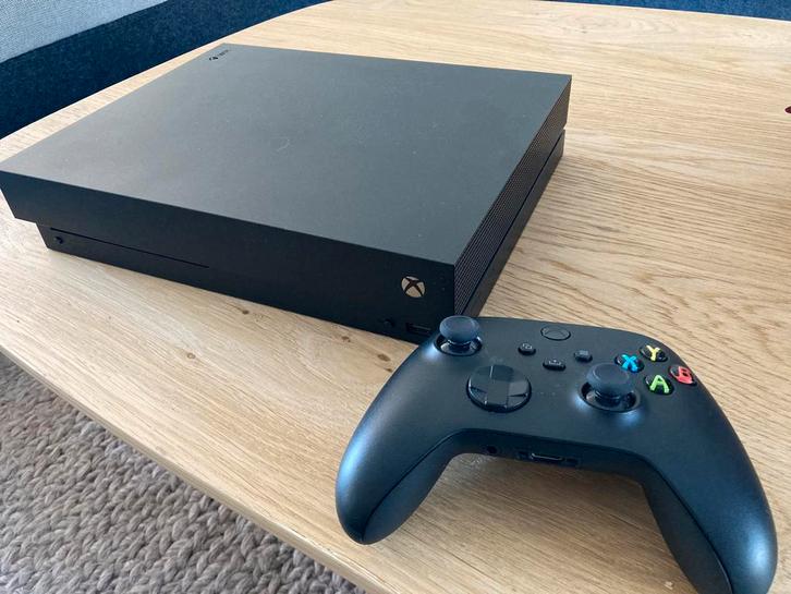 Xbox One X met HDD 1 TB, Consoles de jeu & Jeux vidéo, Consoles de jeu | Xbox One, Utilisé, Xbox One, 1 TB, Avec 1 manette, Avec disque dur