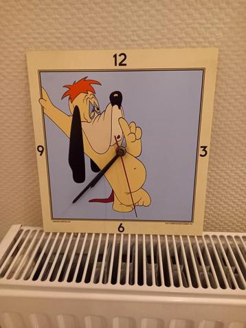 Klok met stripfiguur. Werkt op batterijen beschikbaar voor biedingen