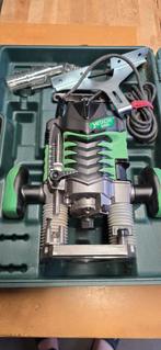Hitachi Bovenfrees M8V2 + set freeskoppen, Doe-het-zelf en Bouw, Ophalen, Zo goed als nieuw, Bovenfrees