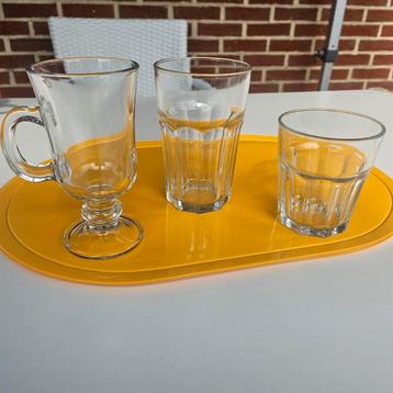 Glazen voor chocomelk/cappuccino/ latte macchiato in bakken beschikbaar voor biedingen