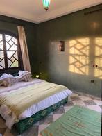 Superbe lit marocain bois peint 160 x 2m+ matelas comme neuf, Utilisé, 200 cm, Bois, Deux personnes