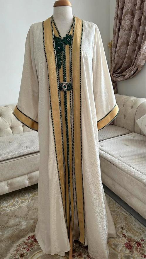 Robe caftan et sa abaya, Kleding | Dames, Gelegenheidskleding, Beige