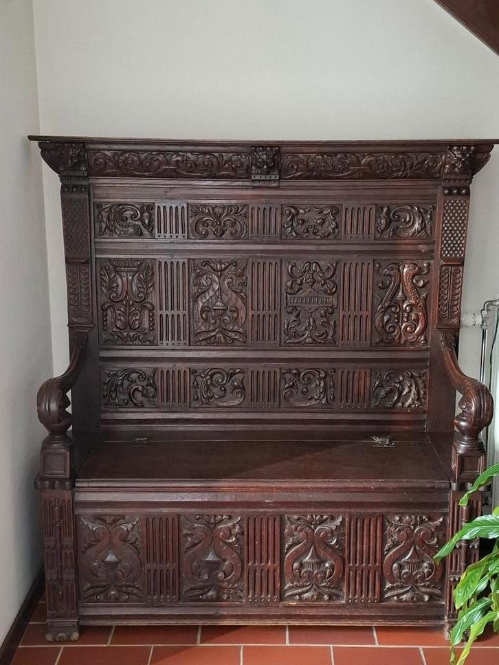 Banquette de coffre ancienne - richement sculptée, Antiquités & Art, Antiquités | Meubles | Armoires, Enlèvement
