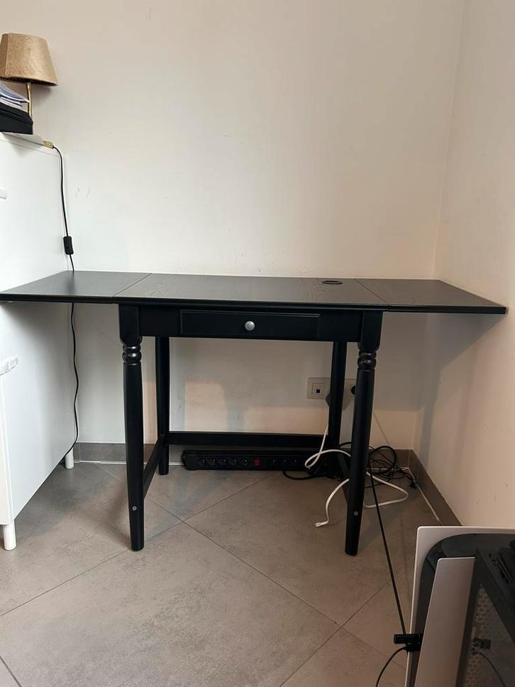 Zwarte bureau in zeer goede staat, Huis en Inrichting, Bureaus, Zo goed als nieuw, Bureau, Ophalen