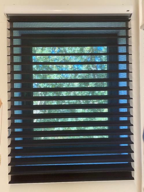 Luxaflex raamdecoratie (106x220cm), Huis en Inrichting, Stoffering | Gordijnen en Lamellen, Nieuw, Wit, Zwart, Ophalen