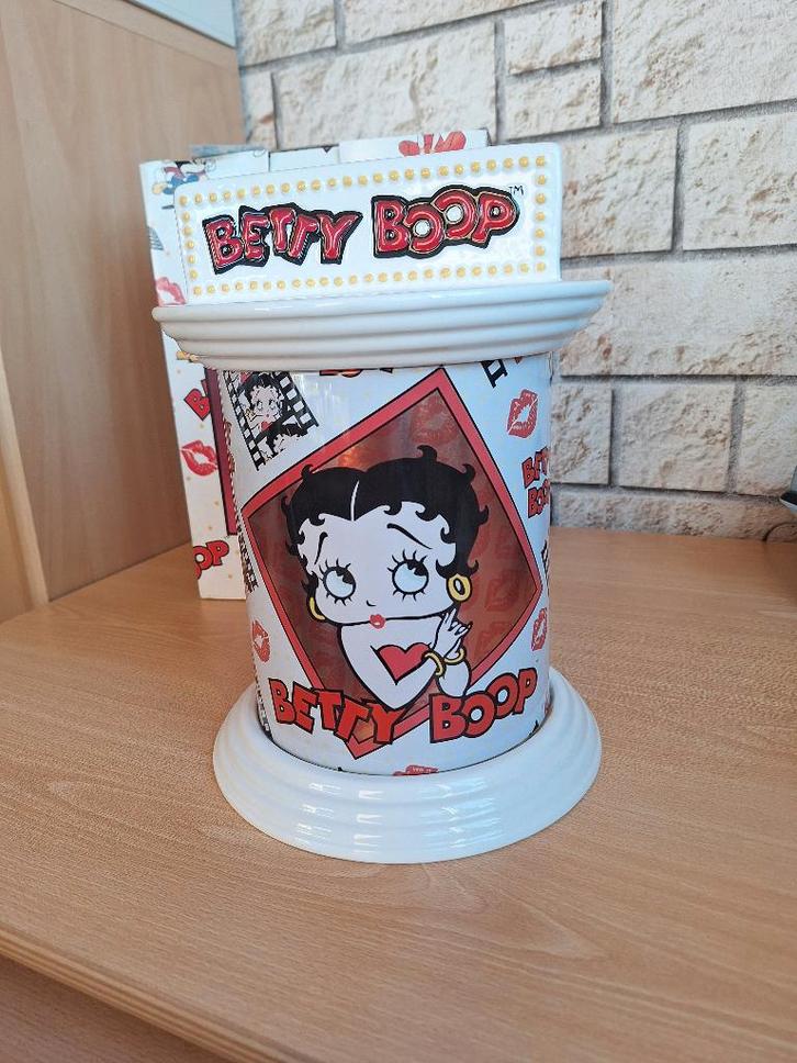 Betty Boop cookie jar ceramic and tinncontaine Vandor, Collections, Statues & Figurines, Neuf, Humain, Enlèvement ou Envoi