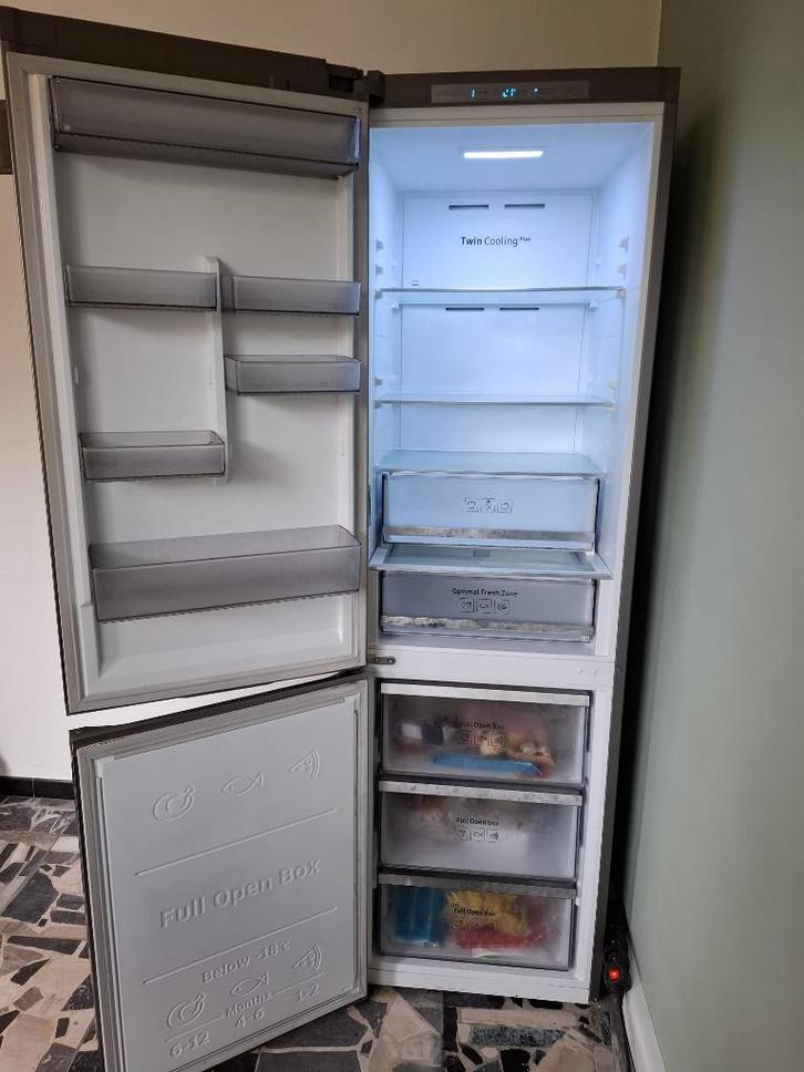 Samsung koelkast (278 liter) met groot vriesgedeelte (143l), Elektronische apparatuur, Koelkasten en IJskasten, Gebruikt, Met vriesvak