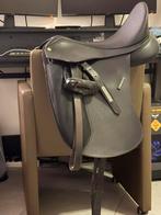 Dressuurzadels, Animaux & Accessoires, Chevaux & Poneys | Selles, Enlèvement, Comme neuf