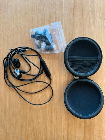 Shure Aonic 4 Sound Isolating IEMs beschikbaar voor biedingen