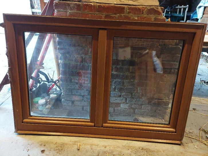 Chassis PVC Blanc & Méranti Double Vitrage 102 x 153,7 x 7, Bricolage & Construction, Châssis & Portes coulissantes, Utilisé, Châssis de fenêtre