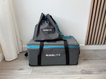 Nanlite Forza 300B + Fresnel + Barndoors beschikbaar voor biedingen