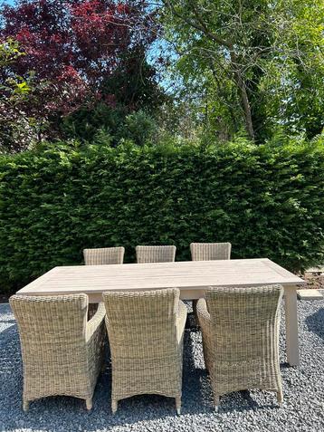 Grote tuintafel met 6 stoelen  beschikbaar voor biedingen