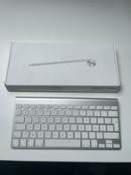 Apple toetsebord Azerty, Computers en Software, Toetsenborden, Ophalen of Verzenden, Azerty, Zo goed als nieuw