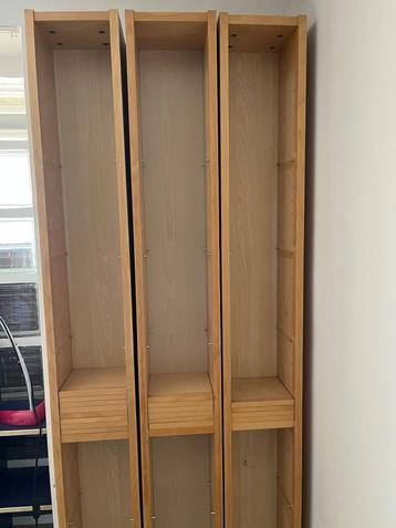 3 IKEA-schappen (opslag voor cd's, dvd's of boeken) beschikbaar voor biedingen