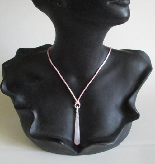 KR-ROZENKWARTS–Roze -Pegel: 4¾cm. x ½cm-L:42cm >totaal 62cm., Handtassen en Accessoires, Kettingen, Nieuw, Steen of Mineraal, Roze