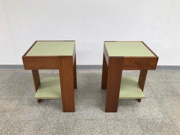 Vintage mid-century bijzettafels/nachtkastjes/ladekastjes beschikbaar voor biedingen
