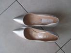 zilverkleurige naaldhakken Frida maat 36 NIEUW, Ophalen of Verzenden, Nieuw, Pumps
