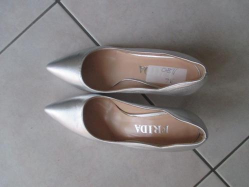 zilverkleurige naaldhakken Frida maat 36 NIEUW, Kleding | Dames, Schoenen, Nieuw, Pumps, Ophalen of Verzenden