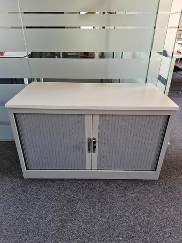 Stevige roldeurkast met legplank !, Huis en Inrichting, Kasten | Roldeurkasten en Archiefkasten, Ophalen, 100 tot 150 cm, Teakhout