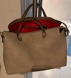 Mooie handtas, lichtbruin met rode binnenkant, Handtassen en Accessoires, Tassen | Reistassen en Weekendtassen, Ophalen, Zo goed als nieuw