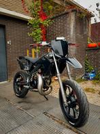 Rieju mrt 50 sm 2021, Fietsen en Brommers, Brommers | Derbi, Ophalen, Zo goed als nieuw