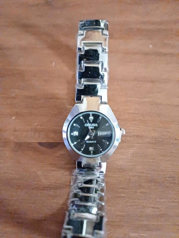 Montre dame neuve très belle., Bijoux, Sacs & Beauté, Montres | Femmes, Enlèvement ou Envoi