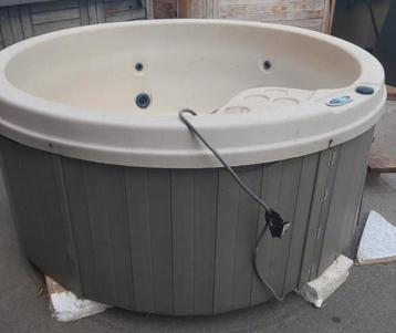 Jacuzzi : LIVRAISON ET INSTALLATION GRATUITES AVEC GARANTIE 