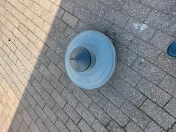 Een  kuiken of kippen voerdersilo  in hoogte verstelbaar  beschikbaar voor biedingen