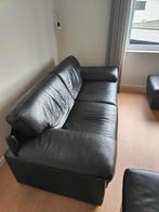 Salon Natuzzi zetel met bijhorende poef, zwart, Huis en Inrichting, Ophalen, Gebruikt, Leer, Modern
