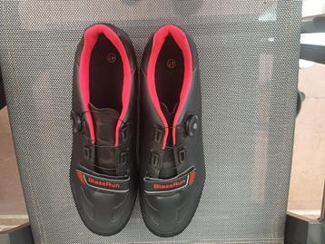 Mountainbike schoenen beschikbaar voor biedingen