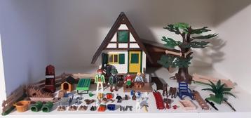 PlayMobil ressemble beaucoup à une maison de forestier  disponible aux enchères