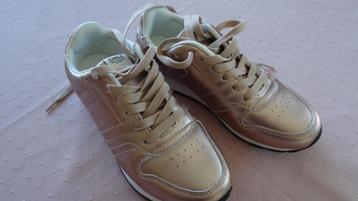 SNEAKERS "ONLY" NIEUW  beschikbaar voor biedingen