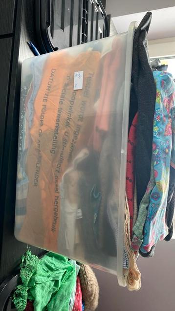 Doos kinderkleding meisje maat 134-140-146 beschikbaar voor biedingen