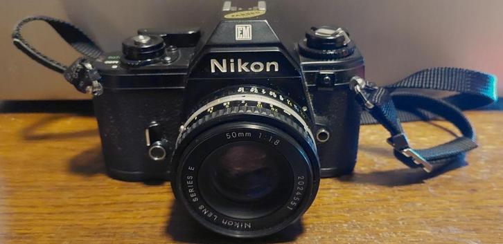 Nikon EM & Series E 50mm 1.8  Nikon CF-11 Case!!+11 spr8crti, Audio, Tv en Foto, Fotocamera's Analoog, Zo goed als nieuw, Spiegelreflex