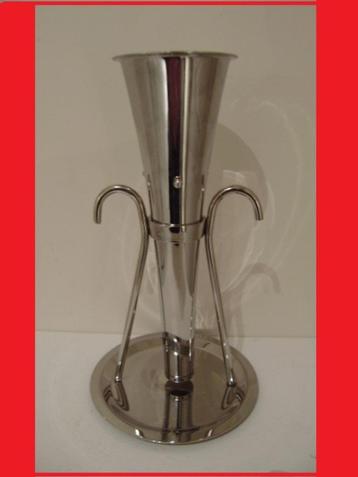 Rode wijn decanter in chroomstaal met "beluchtings" systeem. beschikbaar voor biedingen