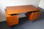 Vintage jaren ‘60 bureau van Tijsseling, Huis en Inrichting, Bureaus, Ophalen, Zo goed als nieuw, Bureau