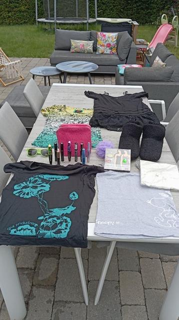 pakket met 19 mascara´s en kleding / Chanel Snoopy Gsus +++ beschikbaar voor biedingen