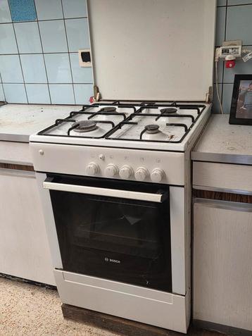 Fornuis bosch met oven beschikbaar voor biedingen
