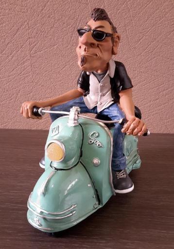 Lot / partij beelden man op vespa scooter ( NIEUW in doos ) beschikbaar voor biedingen