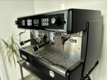 Machine à café professionnelle en excellent état disponible aux enchères