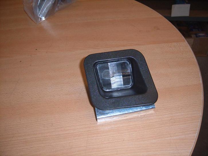 Eclaire-plaque droit Dodge Ram 1500 2003-2018, Autos : Pièces & Accessoires, Éclairage, Pièces américaines, Dodge, Neuf, Enlèvement ou Envoi