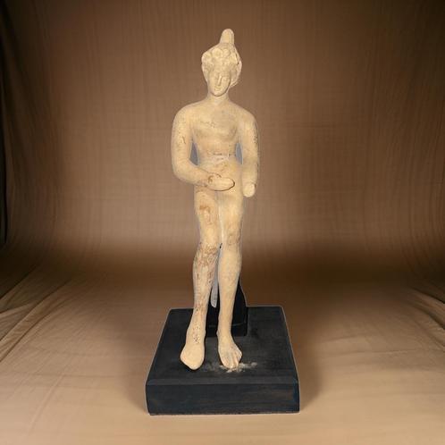 Oud terracotta beeldje van een zittende vrouw - Taranto, Antiek en Kunst, Antiek | Keramiek en Aardewerk, Ophalen of Verzenden