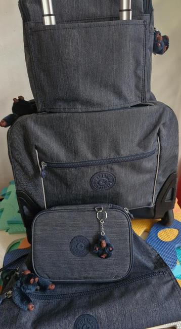 Lot cartable kipling sac isotherme,plumier  sac gym, Enlèvement, Comme neuf