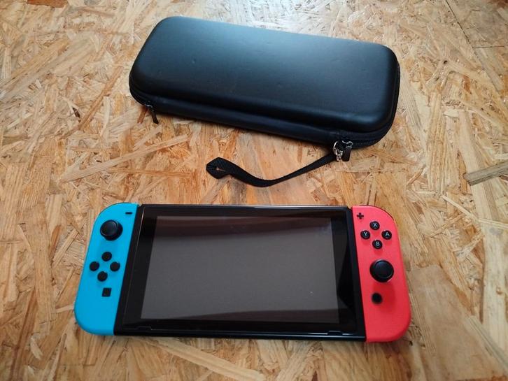 Nintendo Switch V1 + étui + carte SD 200Go (très bon état), Games en Spelcomputers, Spelcomputers | Nintendo Switch, Zo goed als nieuw