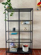 Wandkast (€50) en bijzettafel (€25) VITTSJÖ zwart/glas, Huis en Inrichting, Ophalen, Zo goed als nieuw, Glas