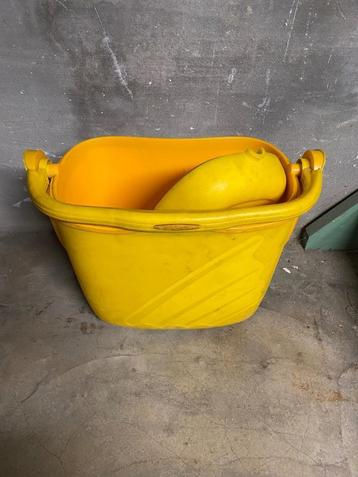 gele frigobox beschikbaar voor biedingen