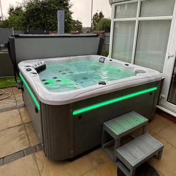 jacuzzi 3Pls lumiére premium Musique+option pompe a chaleur, Enlèvement, Neuf, 5 places