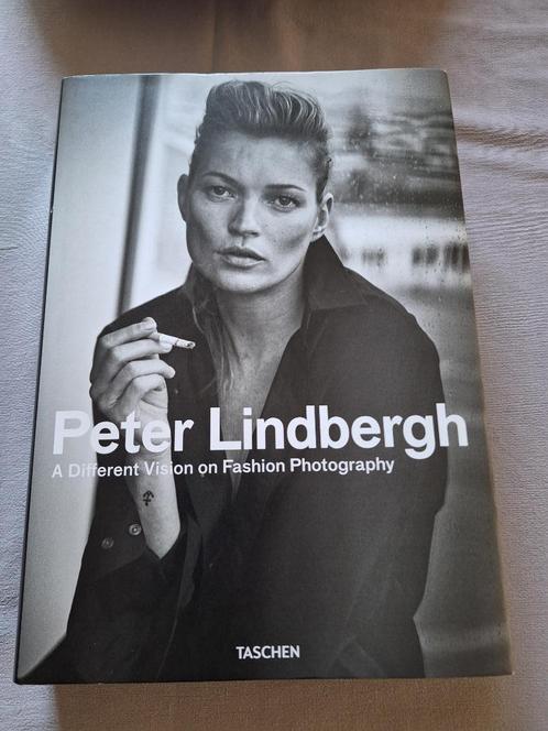 Fotoboek peter lindbergh A different vision on fashion photo, Boeken, Kunst en Cultuur | Fotografie en Design, Zo goed als nieuw
